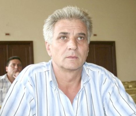 Primarul din Ion Corvin a vorbit la telefon de 82 de milioane, numai în concediu